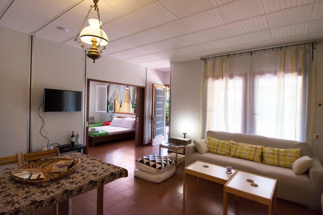 The Boucamviglia Beach House Saronida Екстериор снимка